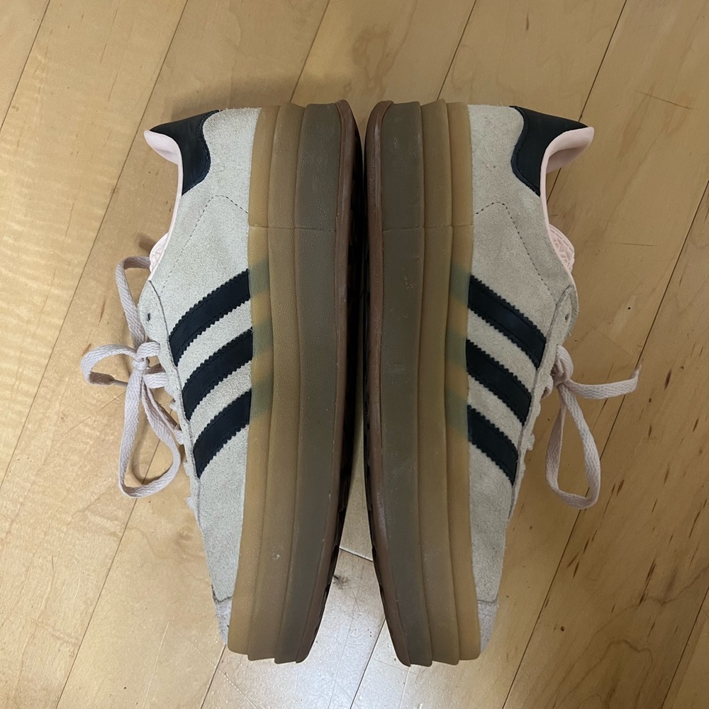 adidas gazelle shoes  7.5